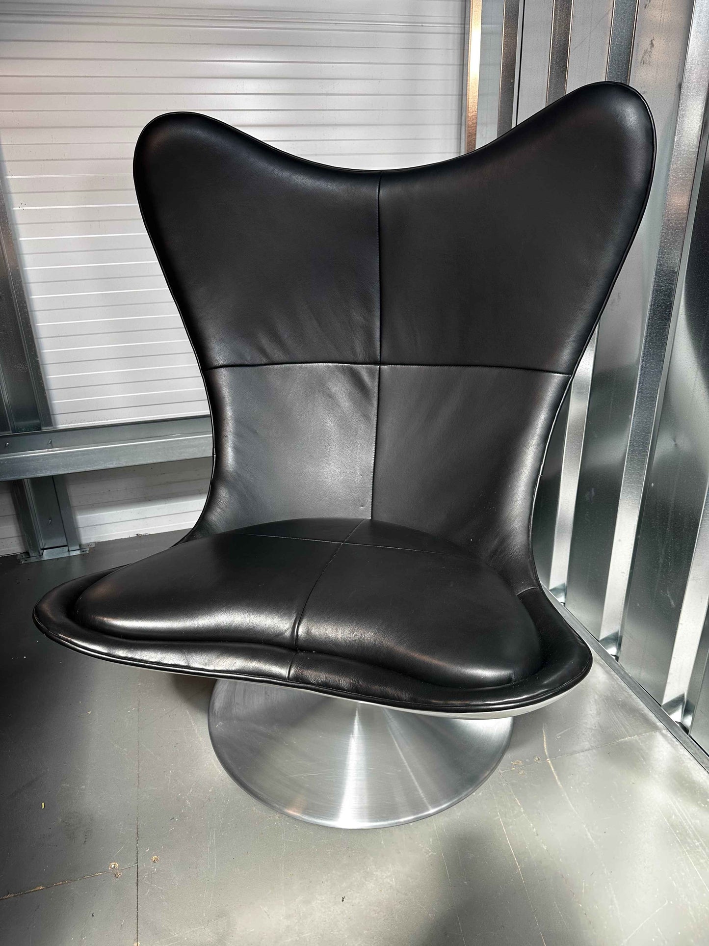 Conran Glove Swivel Chair – Black Faux Leather & White Shell Base