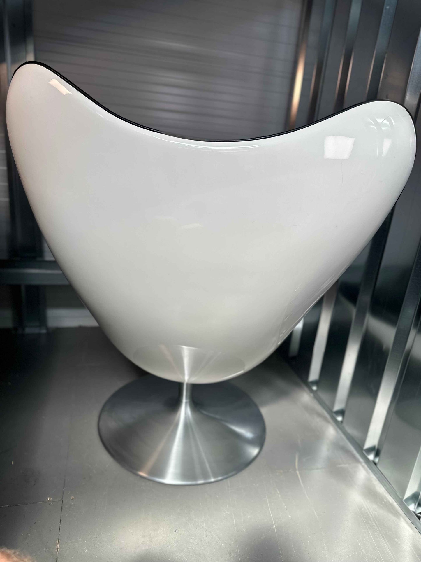 Conran Glove Swivel Chair – Black Faux Leather & White Shell Base
