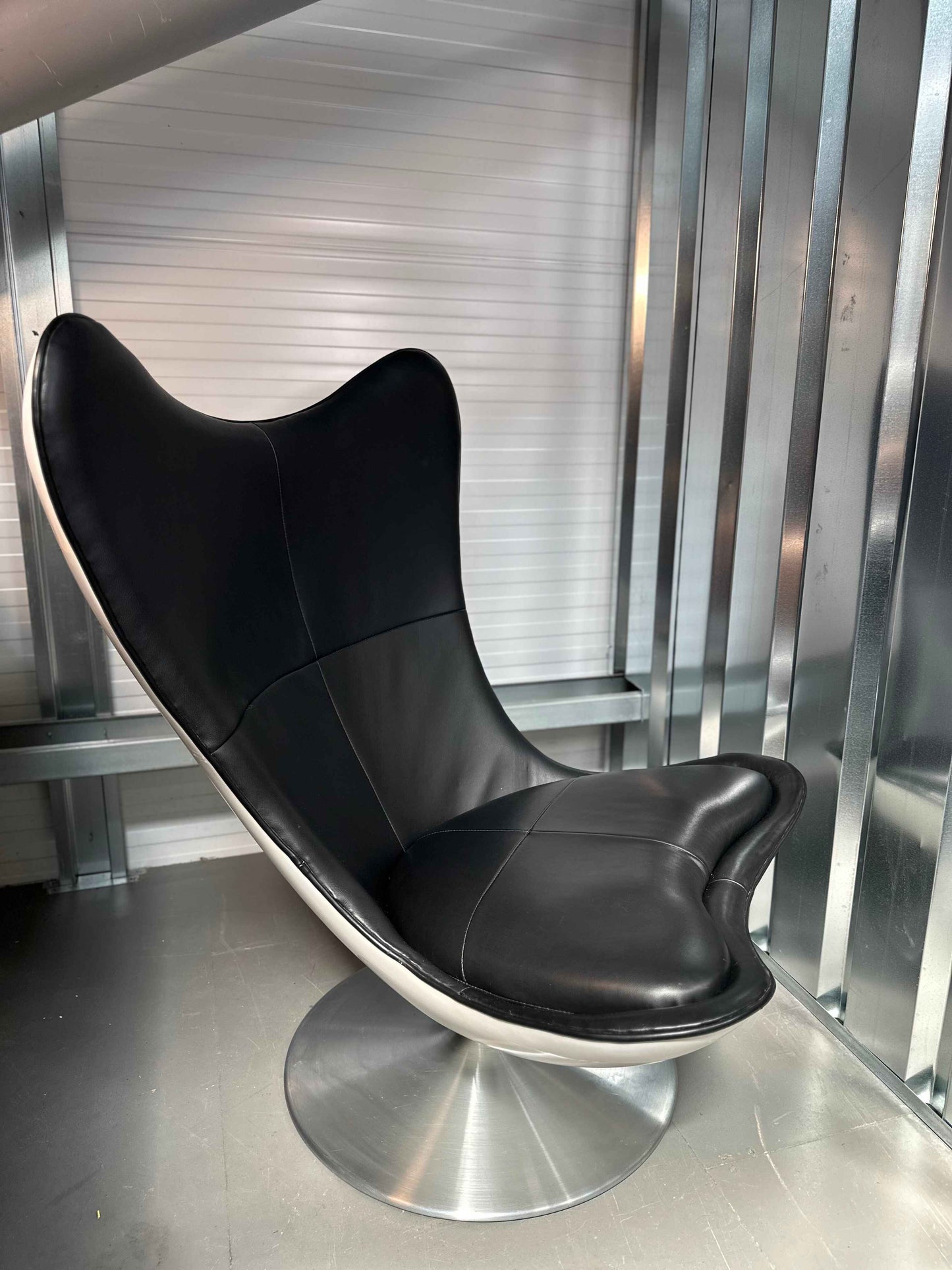 Conran Glove Swivel Chair – Black Faux Leather & White Shell Base