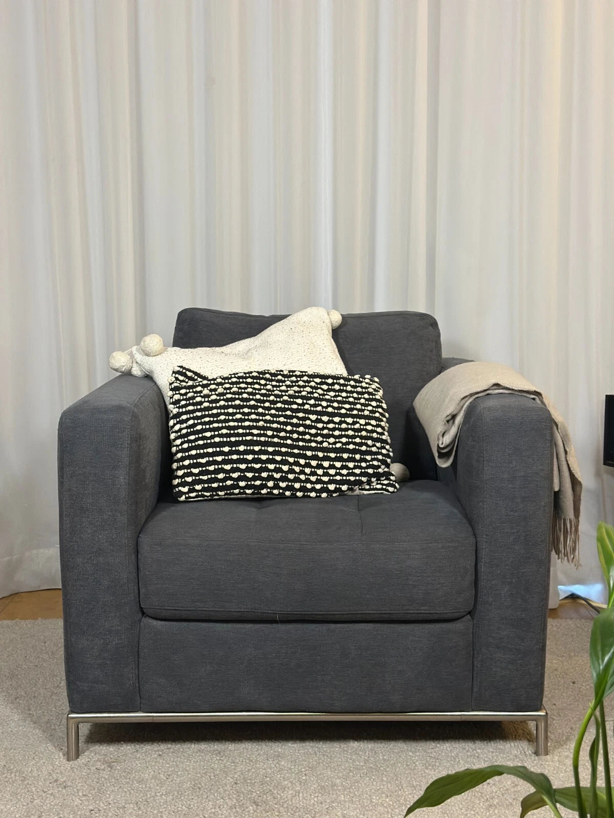Natuzzi Armchair – Modern Dark Grey Fabric Lounge Chair – Comfortable