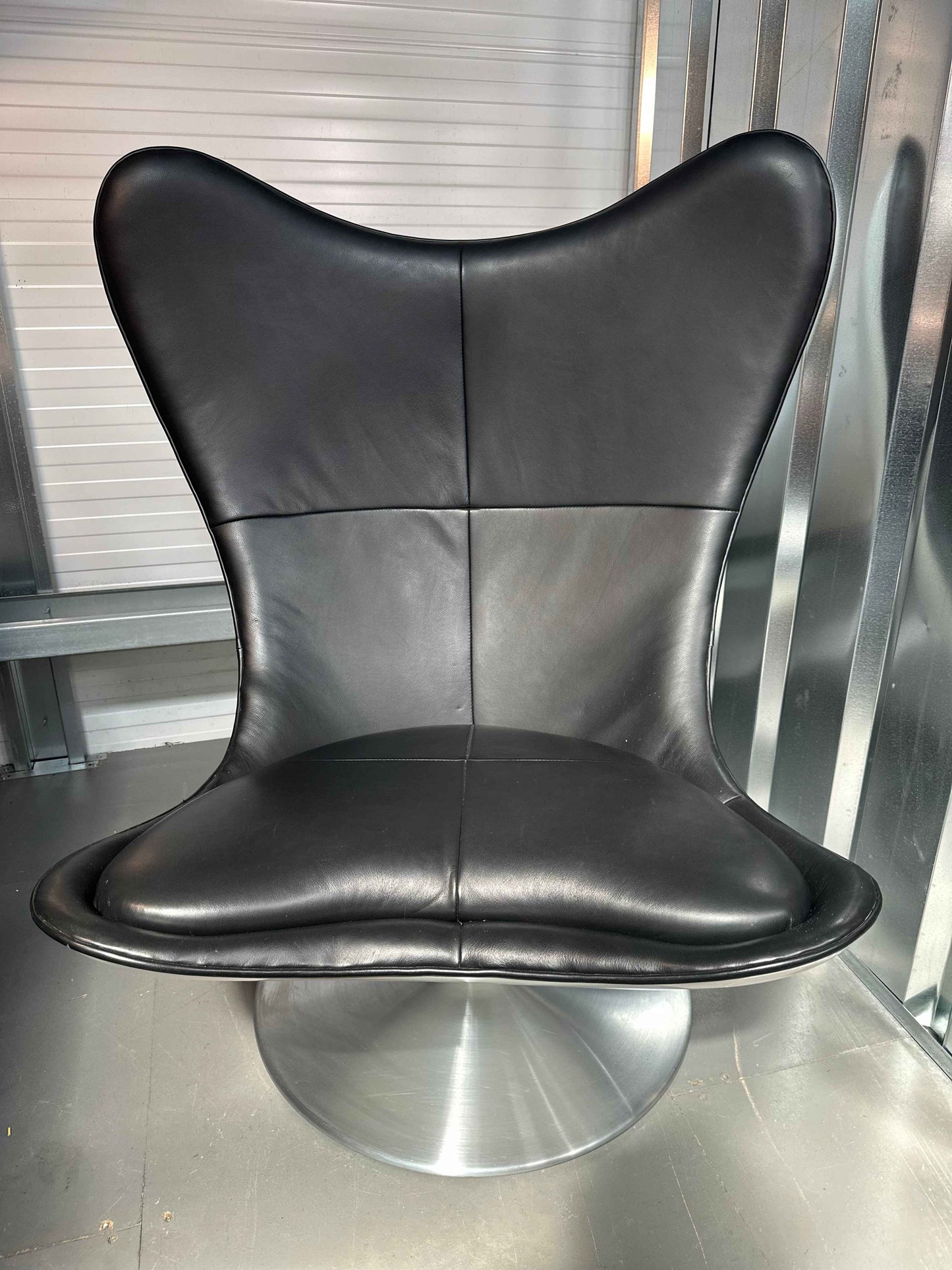 Conran Glove Swivel Chair – Black Faux Leather & White Shell Base