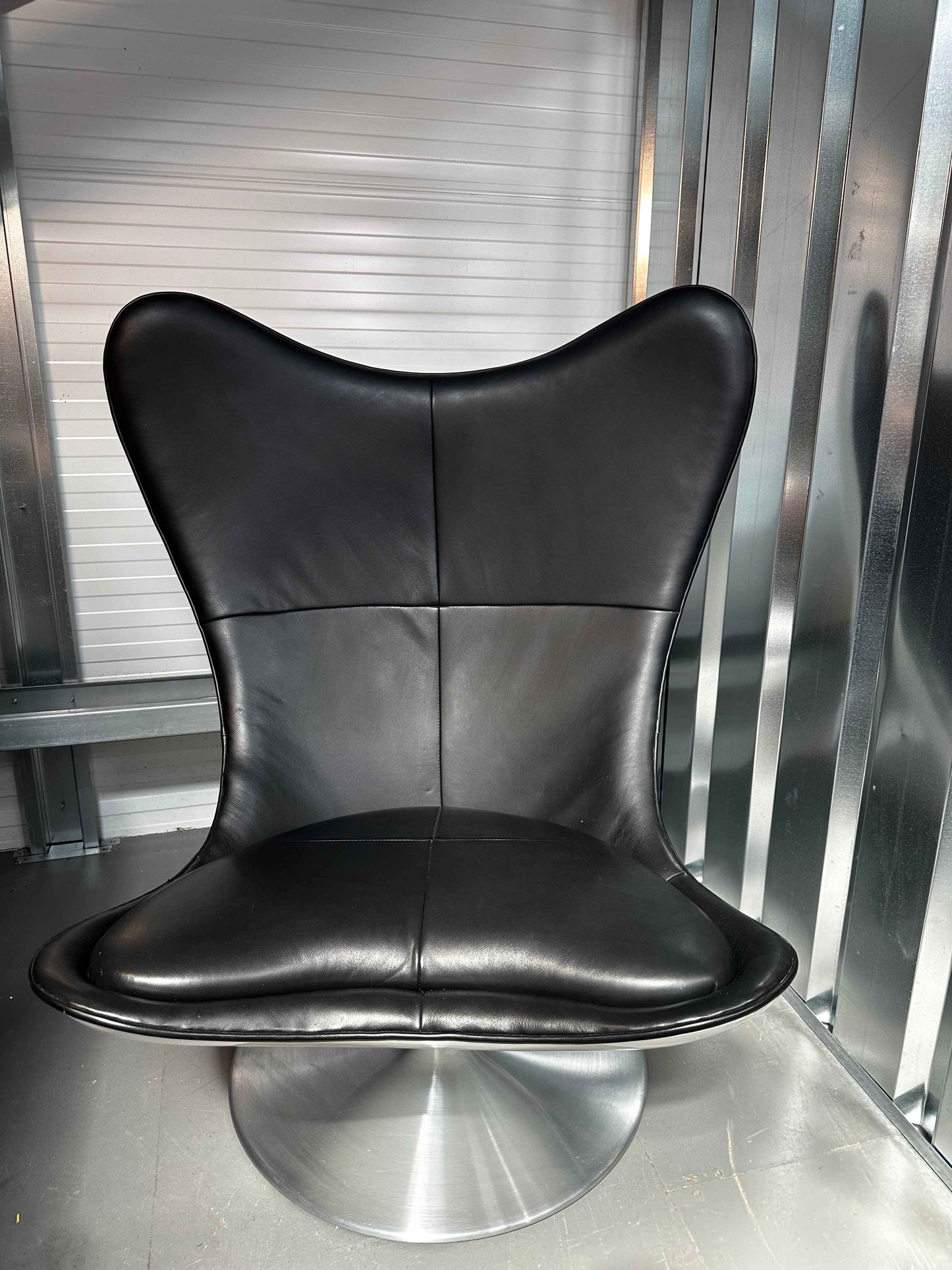 Conran Glove Swivel Chair – Black Faux Leather & White Shell Base
