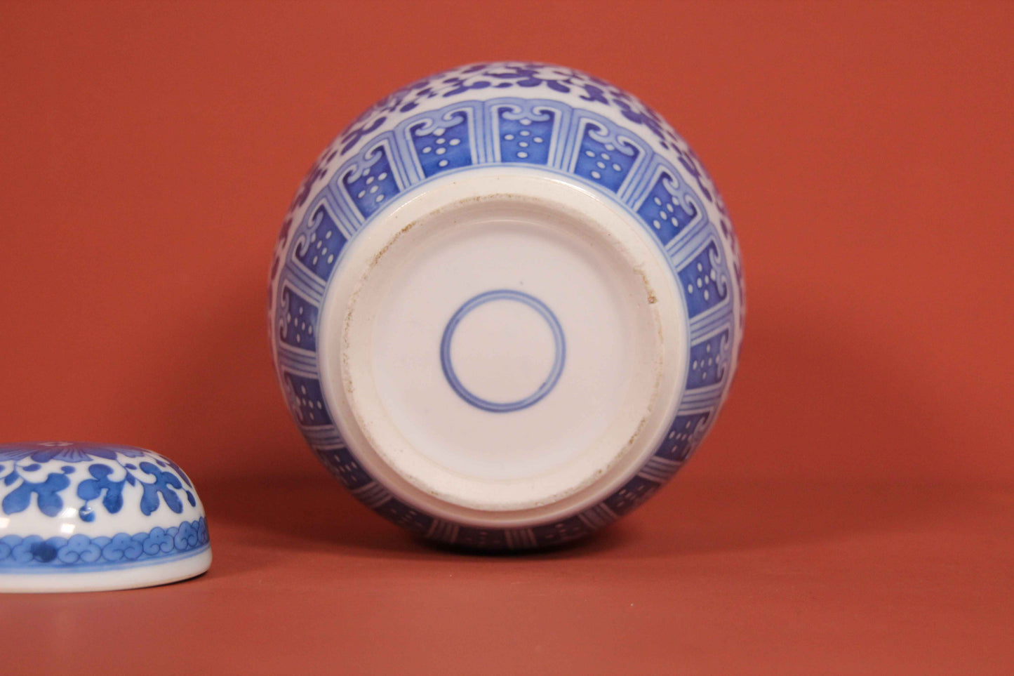 Vintage Chinese Blue & White Porcelain Ginger Jar – Floral Motif Used As Vase